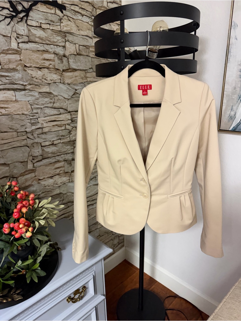 Elle Cream Fitted Notch-Lapel Blazer